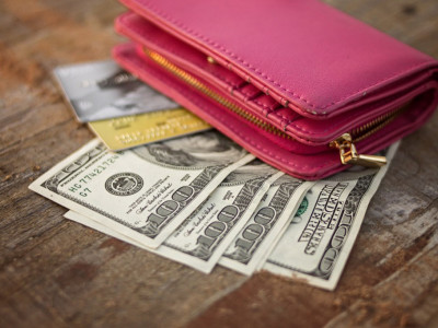 STARI NARODNI TRIK DONOSI BOGATSTVO: Ubacite OVU STVAR u novčanik i gledajte kako se novac "LEPI" za vas!