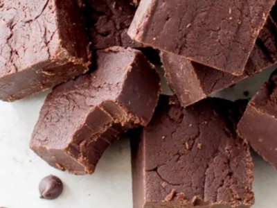 TAKO FINA I UKUSNA Napravite DOMAĆU čokoladu sa samo TRI sastojka!