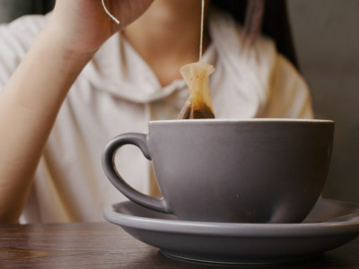 Prirodan je lek za SMIRENJE, ali i MOĆAN u borbi protiv virusa: Ovaj čaj su koristili STARI GRCI, ali nije za svakoga