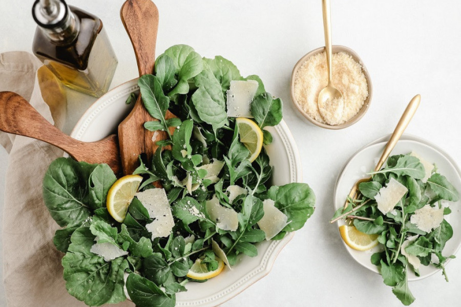Ova salata PODMLAĐUJE i provereno TOPI KILOGRAME:  Počnite da je jedete SVAKI DAN i videćete ogromne PROMENE!