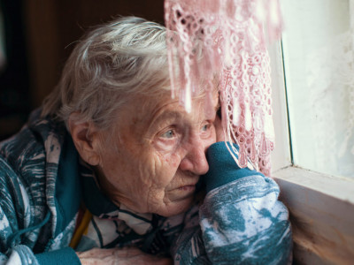 DESET godina se BUDILA sa mučninom i otežanim disanjem: Ova baka (75) je prošla PAKAO dok joj nisu otkrili vrlo RETKU bolest