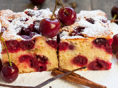Pravi BAKIN RECEPT za kolač sa višnjama: Ljubav na prvi miris i zalogaj