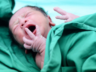Nesvakidašnja situacija: Nisu stigli do bolnice, pa je beba rođena u vatrogasnoj stanici