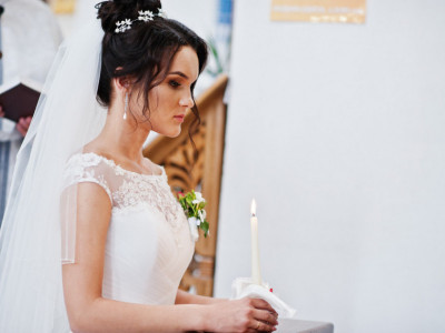 "Uvek ću se tebi pokoravati": Mlada na venčanju pala na kolena i šokirala zvanice