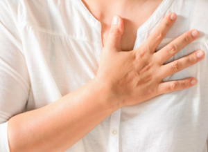 OBRATITE PAŽNJU: Ovo može biti simptom srčanog udara, a mnogi to ne znaju!