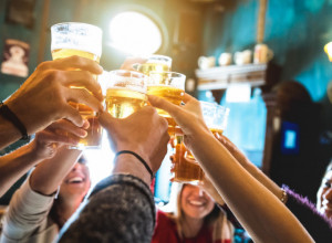 Znamo da alkohol unuštava JETRU: Kada čujete šta radi OVOM ORGANU, dobro ćete se zamisliti da li da popijete koju čašicu više