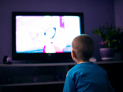 Deci daje da gledaju TV samo dok su na traci za trčanje: ZBOG JEDNOG UŽASNOG DETALJA kontroverzna tehnika vaspitanja izazvala ŽUSTRU debatu