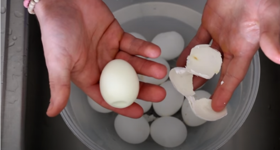 ISPECITE jaja u RERNI: Ovo morate da PROBATE, novi trik koji svim domaćicama olakšava posao u kuhinji