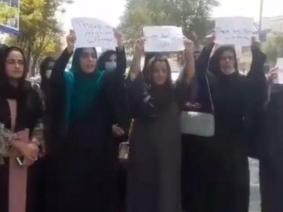 Ovo se zove HRABROST i BORBA za BUDUĆNOST: nekolicina žena iz KABULA izašla u protest, tražići svoja prava, a onda su stigli TALIBANI