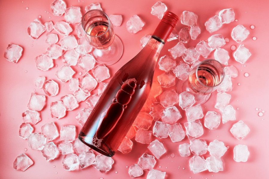 MALI KUĆNI TRIK: Kako da za samo SEDAM minuta ohladite flašu vina!