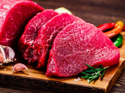 STRAH kupaca se ŠIRI zbog crvenog mesa: Stručnjaci OBJASNILI na šta OBAVEZNO treba da obratite pažnju