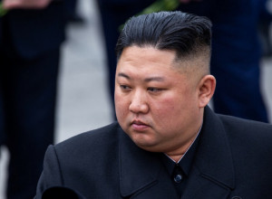 Pošto je Kim Džong Un naglo SMRŠAO uveo je novi ZAKON: Ako neko zucne o njegovoj kilaži proglasiće ga IZDAJNIKOM