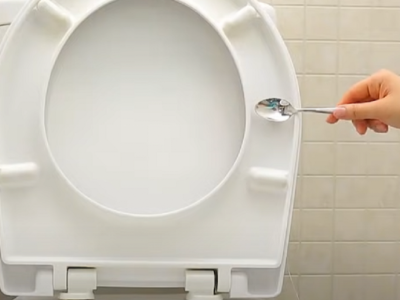 Zašto žene LEPE kašike na daske od WC ŠOLJE: Ovako su se rešile VELIKOG problema zbog kojeg se neki RAZVODE