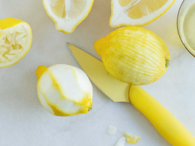 Iskoristite koru od limuna: Ona će da postane vaš saveznik u čišćenju kuhinje
