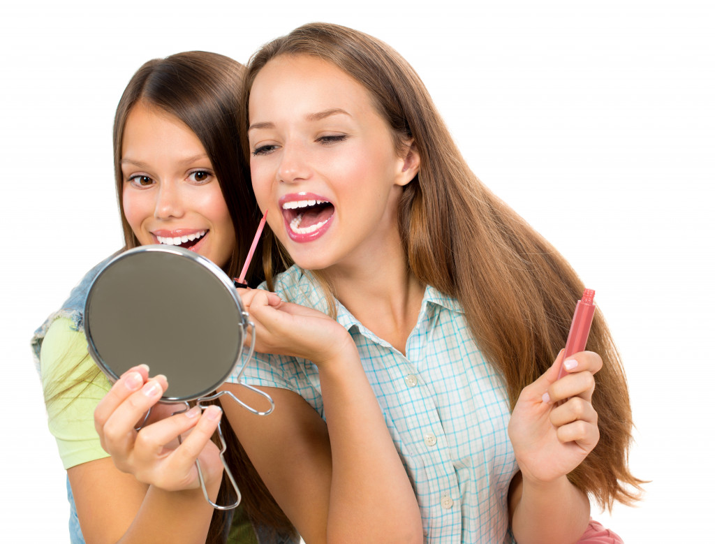 Šta kad devojčice krenu da se šminkaju: Evo koja je šminka pogodna za tinejdžerke od 12 do 16 godina!
