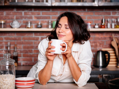 Ovo POPIJTE umesto kafe: RAZBUDIĆE vas i pomoći da se oslobodite nadutosti i viška kilograma!