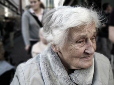 Potresna ispovest jedne bake: "Ostarila sam, a iza sebe nemam decu", tužna je jer stari sama