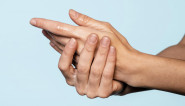 Prvi simptom najteže BOLESTI PLUĆA se javlja na prstima: Odmah pogledajte da li imate OVO