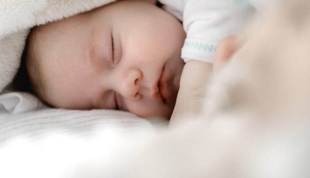 Kako da uspavate BEBU na najlakši način: Evo zašto su mali RITUALI važni za uspavljivanje BEBE!