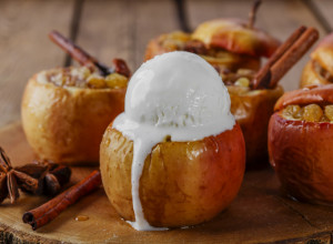 Pečene jabuke sa brusnicama ili sa džemom - recept za brz i zdrav desert