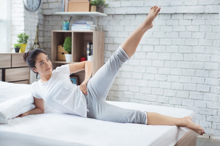 Ravan stomak bez ustajanja iz kreveta? Ove vežbe su efikasne, iako su namenjene lenjim ljudima
