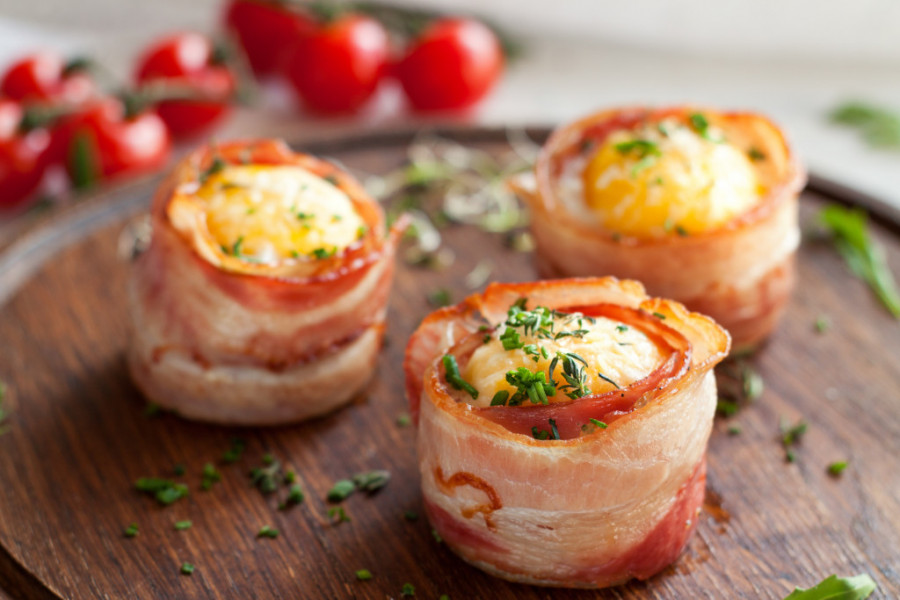Skratite vreme pored ŠPORETA i napravite savršene MAFINE sa jajima i slaninom