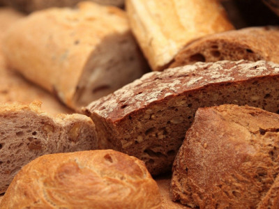 Opasno možete da NAŠKODITE svom zdravlju: Ovih SEDAM znakova ukazuju da MORATE smanjiti unos hleba!