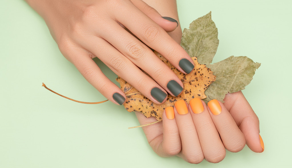 Budite uvek u TRENDU: Četiri boje lakova za nokte koje će DOMINIRATI ove jeseni!