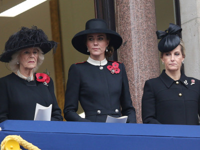 "Bože čuvaj kraljicu" ODJEKNULO je Britanijom: Kraljevska porodica izašla u JAVNOST i minutom ćutanja odala počast POGINULIMA, opet bez Elizabete II