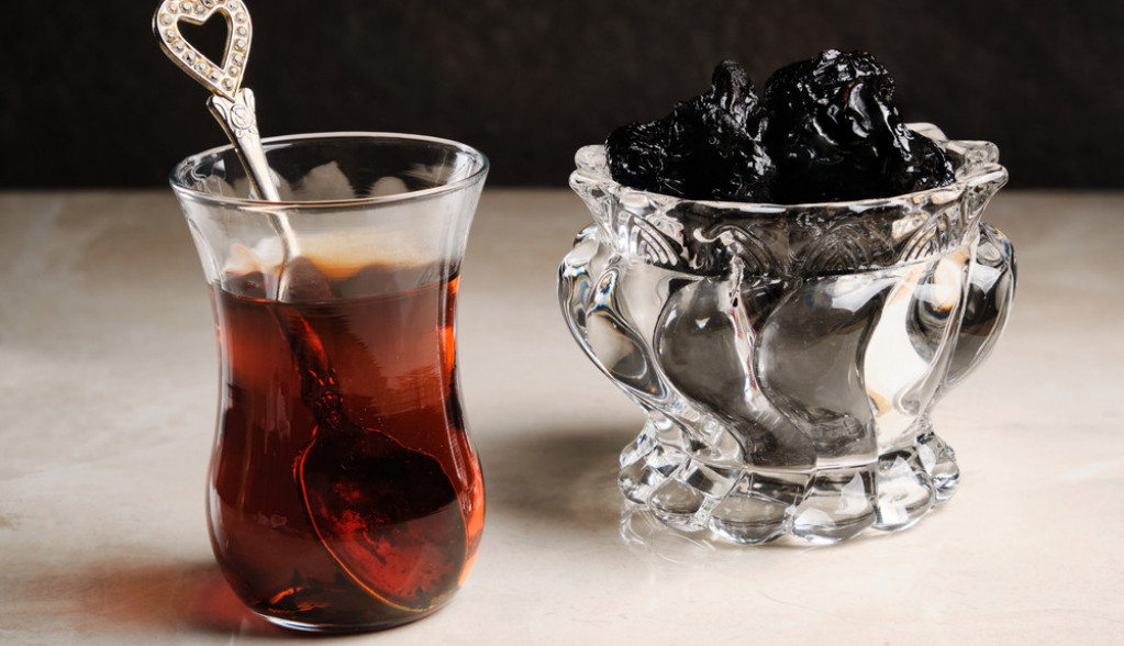 OPASNIJI od alkohola : Ovaj čaj  koji koji često KONZUMIRAMO može da bude KOBAN  za našu JETRU!
