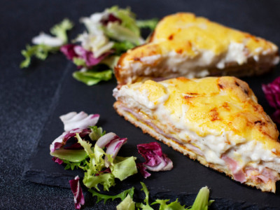 Doručak kao u Parizu:  Popularni "Croque-Monsieur", topli sendvič NEODOLJIVOG ukusa može da bude na vašem stolu!