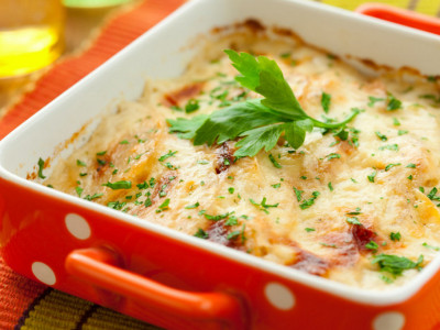 Gotovo BRZO, ukusno "prste da poližeš": Krompir iz rerne zapečen u SPECIJALNOM sosu je odlična ideja za današnji ručak!