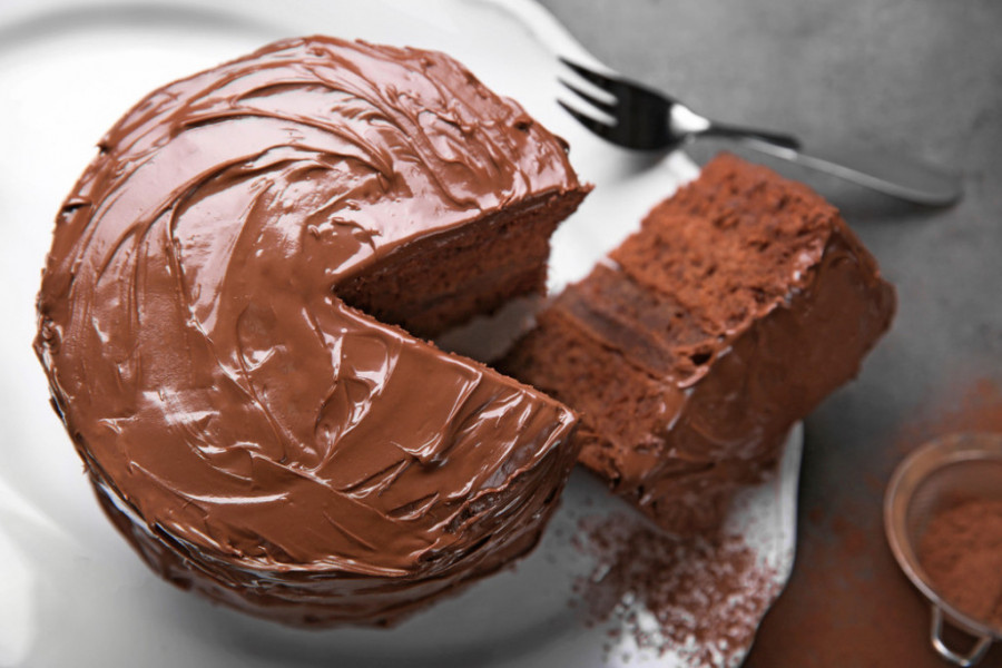 Čokoladna torta BEZ PEČENJA: Omiljeni slatkiš KRALJICE ELIZABETE! (Recept)