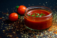 Recept za DOMAĆI kečap pravo iz mamine KUHINJE: Ne sadrži aditive, a nije ga TEŠKO napraviti