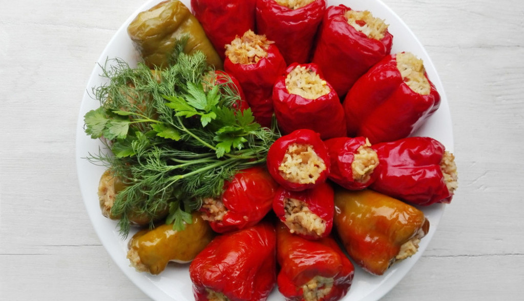 Ovo su NAJBOLJE punjene paprike: Mađarski kuvari otkrili PRAVI recept, vodu uopšte ne dodaju