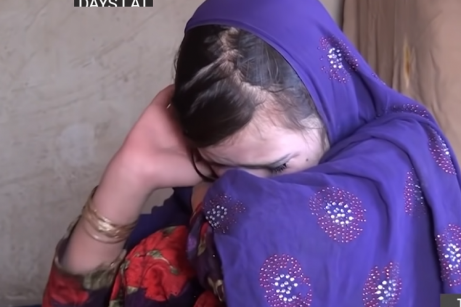 U Avganistanu prodaju ĆERKE da ne umru od GLADI: Otac JECAJUĆI prodaje svoju DEVETOGODIŠNJU devojčicu 55-togodišnjem čoveku, prizor kida dušu na komade