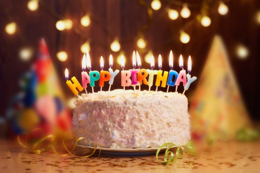 Svi je OBOŽAVAMO,  a ne znamo ISTINU: Evo zašto se za rođendane jede BAŠ torta i duvaju svećice