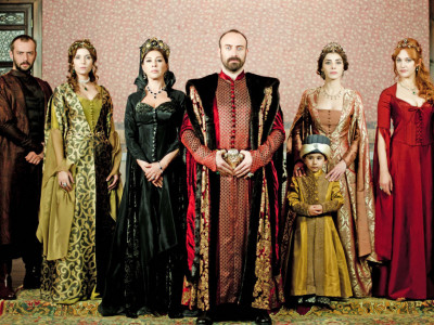 "Kao da nam je crni oblak iznad glave": Prokletstvo glumaca serije "Sulejman Veličanstveni", od razvoda braka, neplodnosti do iznenadne smrti!