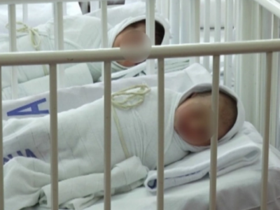 DNK test ŠOKIRAO doktore: Majka (19) rodila blizance od RAZLIČITIH očeva, lekari mislili da NIKADA ovo neće videti