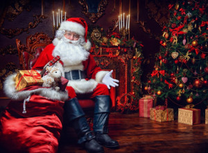 Za Božić ili Novu godinu? Jedan nam je nametnut, ko i kada deli PAKETIĆE, da li Deda Mraz ili Božić Bata!