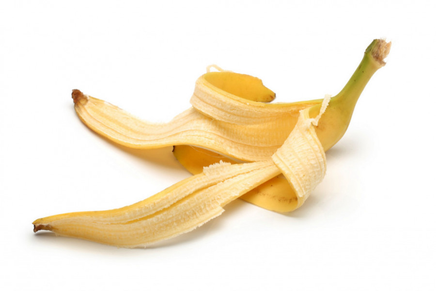Pojedite bananu i NE BACAJTE koru: Iskoristite je za lice, podmladićete kožu