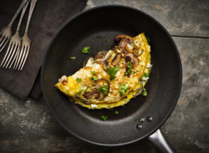 Ukusan i kaloričan doručak: Omlet sa šampinjonima kao iz restorana