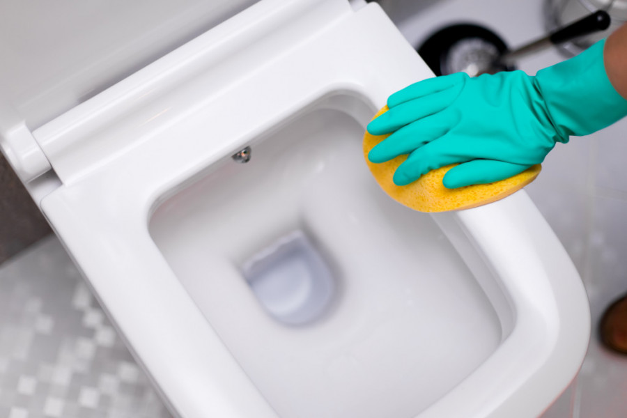 Definitivno NAJBOLJE sredstvo za čišćenje WC ŠOLJE: Uklanja kamenac i sve naslage, ostavite samo 15 MINUTA da deluje