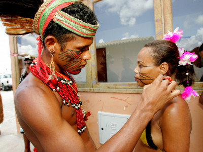 Njihova tradicija IZNENAĐUJE Evropljane: Privremena RAZMENA partnera i bolna "nežnost", ovo je ljubav u svetu amazonskog naroda