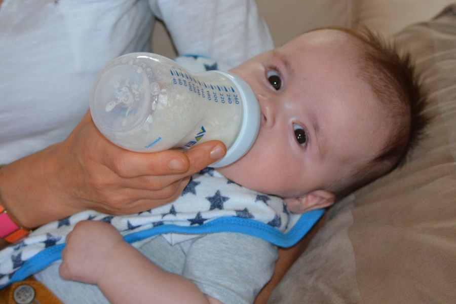Pedijatri UPOZORAVAJU: Ova vrsta mleka NIJE DOBRA za vašu bebu