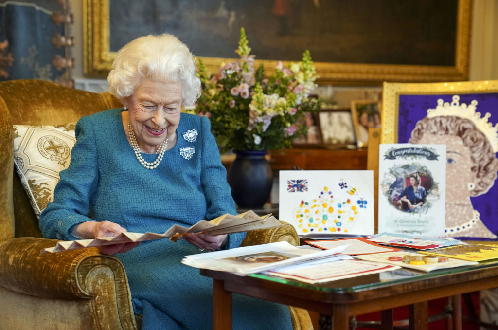 Hrana koju kraljica Elizabeta jede SVAKI DAN 60 godina: Ove namirnice IZBEGAVA u širokom luku