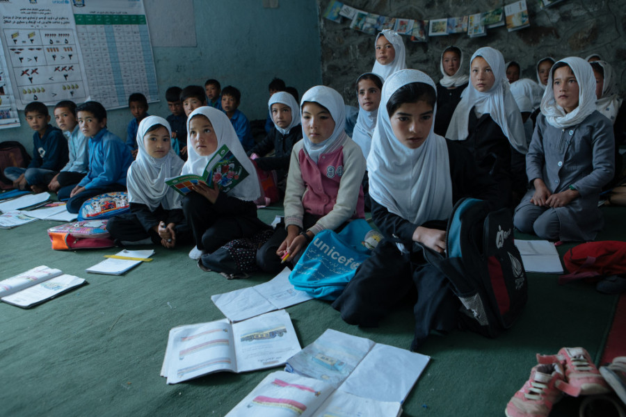 Potresna ispovest dece, talibani ZABRANILI tinejdžerkama da se vrate u SREDNJU ŠKOLU: