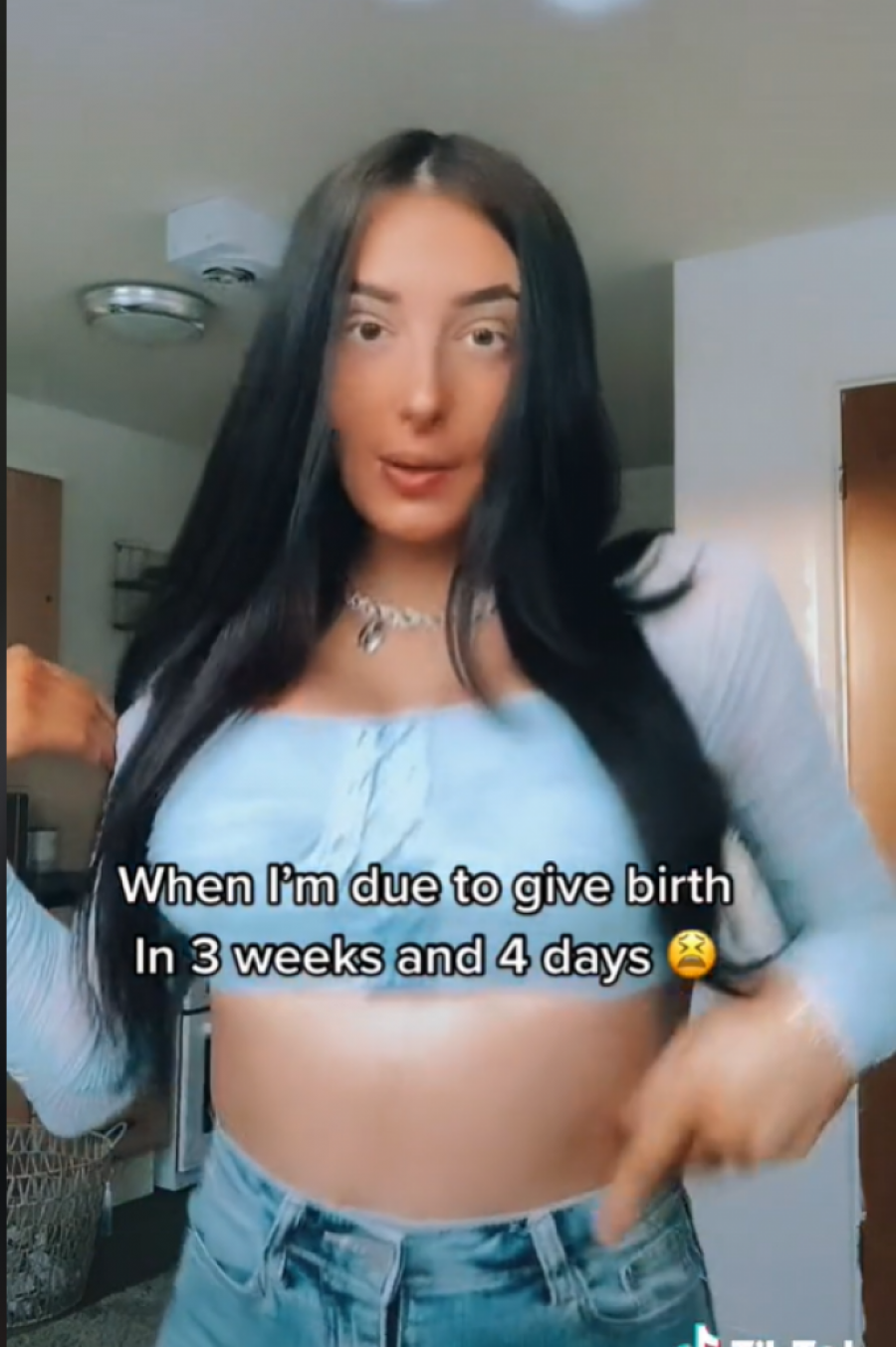 Da li je ovo trudnički stomak? Žena bi trebalo uskoro da se PORODI, a niko joj ne veruje da je u drugom stanju (FOTO, VIDEO)!