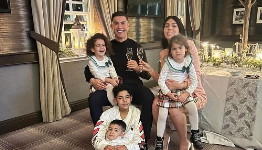 Najemotivnija PORUKA fudbalera, zauvek će biti POSEBNA ljubav: Kristijano Ronaldo objavio PRVU FOTOGRAFIJU sa ćerkicom