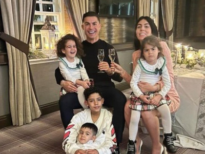 Najemotivnija PORUKA fudbalera, zauvek će biti POSEBNA ljubav: Kristijano Ronaldo objavio PRVU FOTOGRAFIJU sa ćerkicom